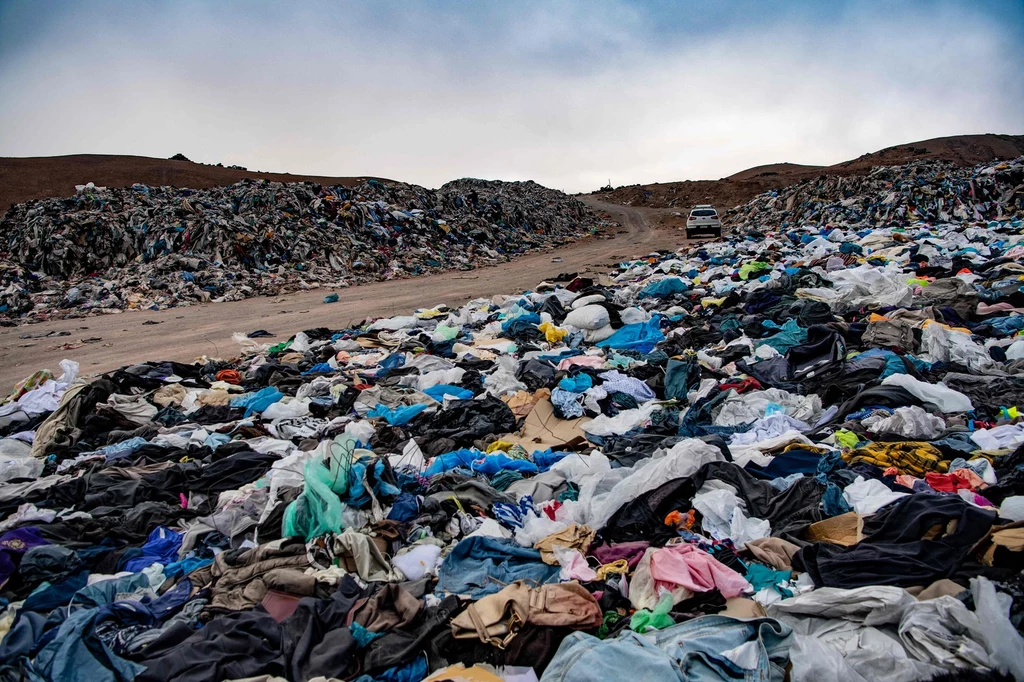 Tylko na pustyni Atakama co roku ląduje około 60 tys. ton zużytych ubrań, które nie są poddawane recyklingowi
