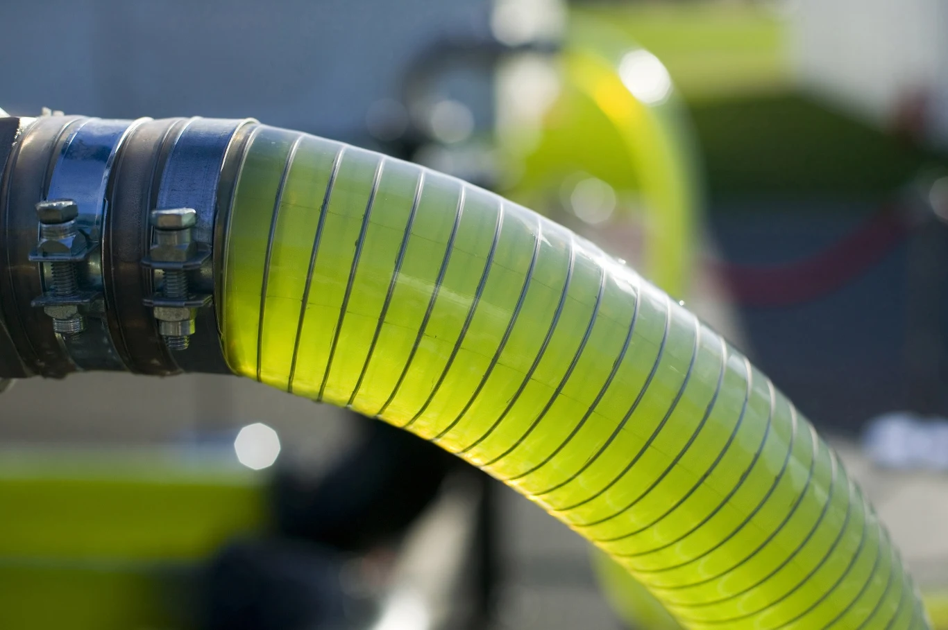 Prąd można produkować na wiele sposobów. Jest wiele źródeł, z których można czerpać naturalną energię. Jej źródłem mogą być algi, tofu, a nawet... ludzki mocz