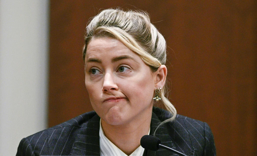 Amber Heard podczas ostatnich rozpraw nie radzi sobie najlepiej z pytaniami prawników byłego męża