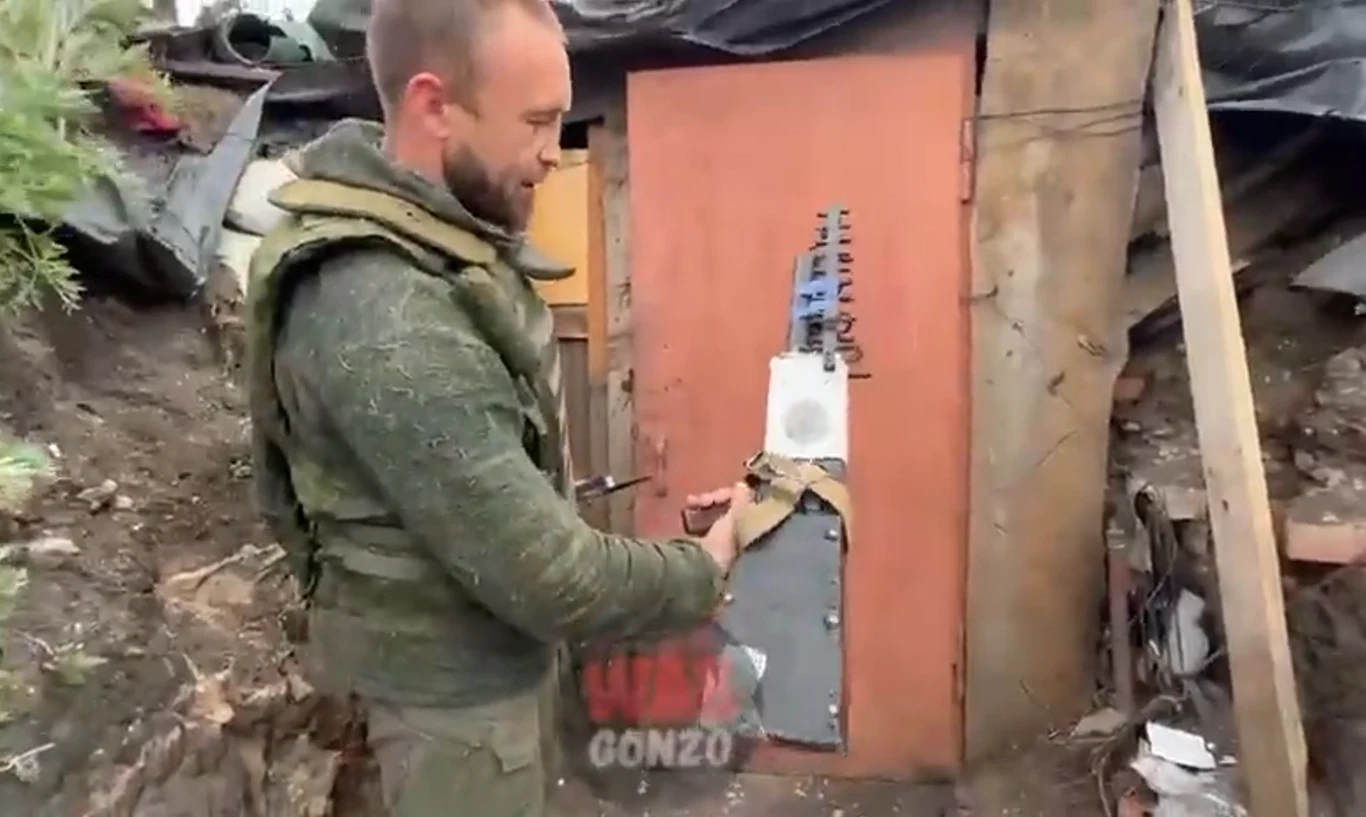 "Zakłócacz dronów" jest prosty w użyciu - antenę kierunkową wystarczy wycelować na wrogiego drona i chwilę poczekać "Zakłócacz dronów" jest prosty w użyciu - antenę kierunkową wystarczy wycelować na wrogiego drona i chwilę poczekać