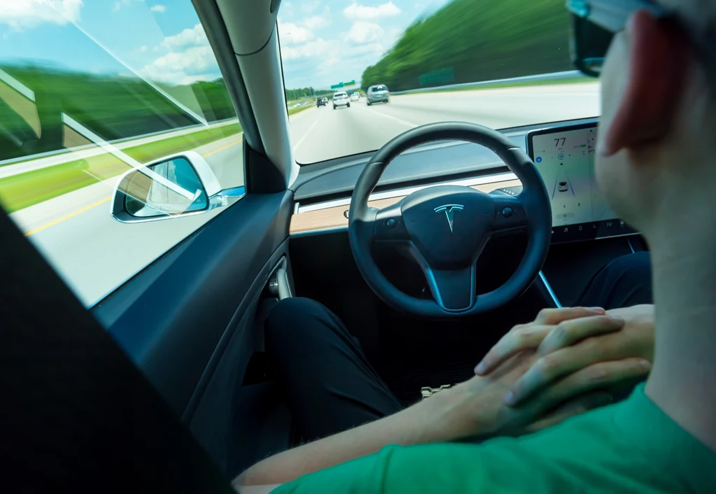 NHTSA rozpoczęła analizę systemu Autopilot w sierpniu zeszłego roku.