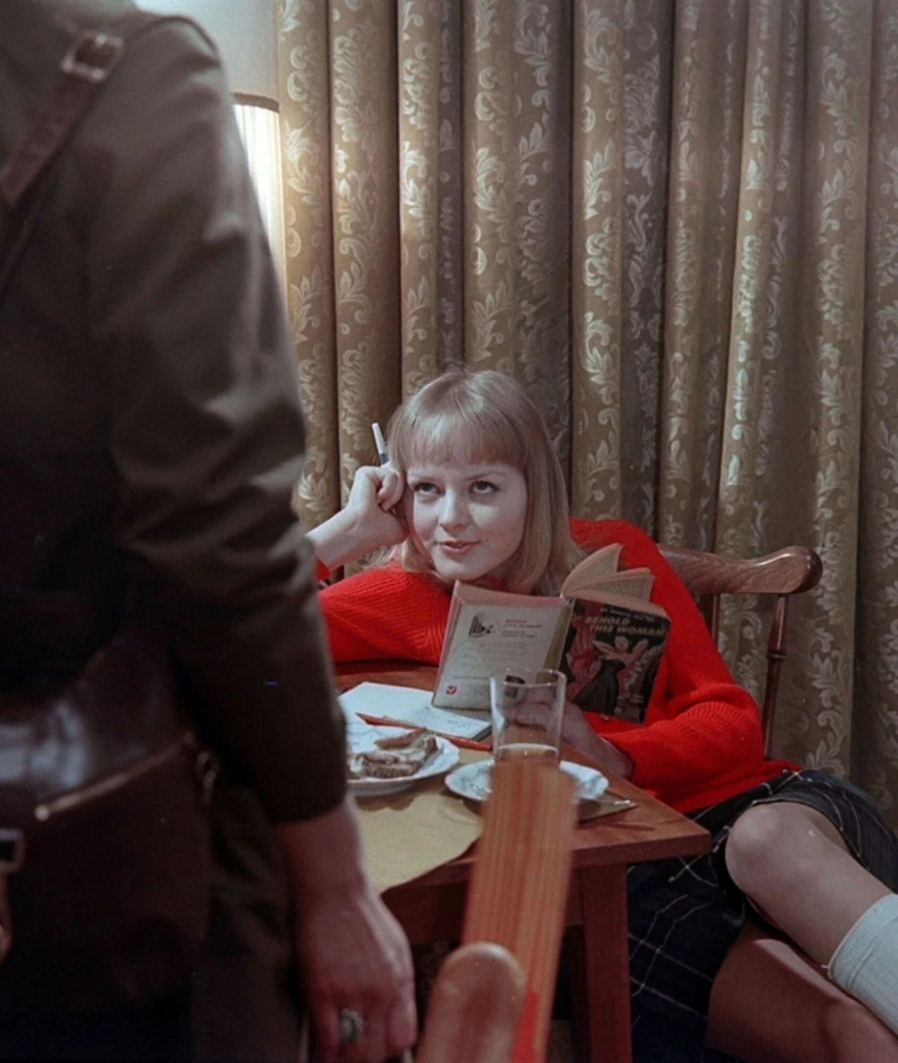 Mariola Kukuła w filmie "Z tamtej strony tęczy" Mariola Kukuła w filmie "Z tamtej strony tęczy"