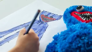 Huggy Wuggy sieje spustoszenie. Wielka Brytania apeluje do rodziców!