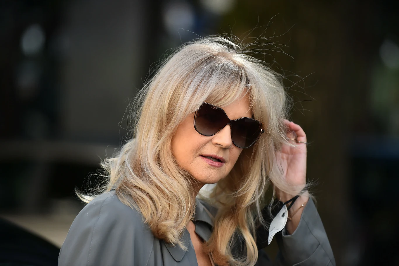 Grażyna Torbicka przed studiem DDTVN Grażyna Torbicka przed studiem DDTVN