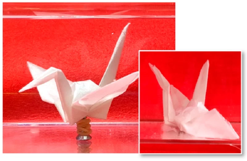 Dzięki specjalnej plastikowej powłoce stworzonej przez japońskich naukowców papier zyskuje m.in. wodoodporność