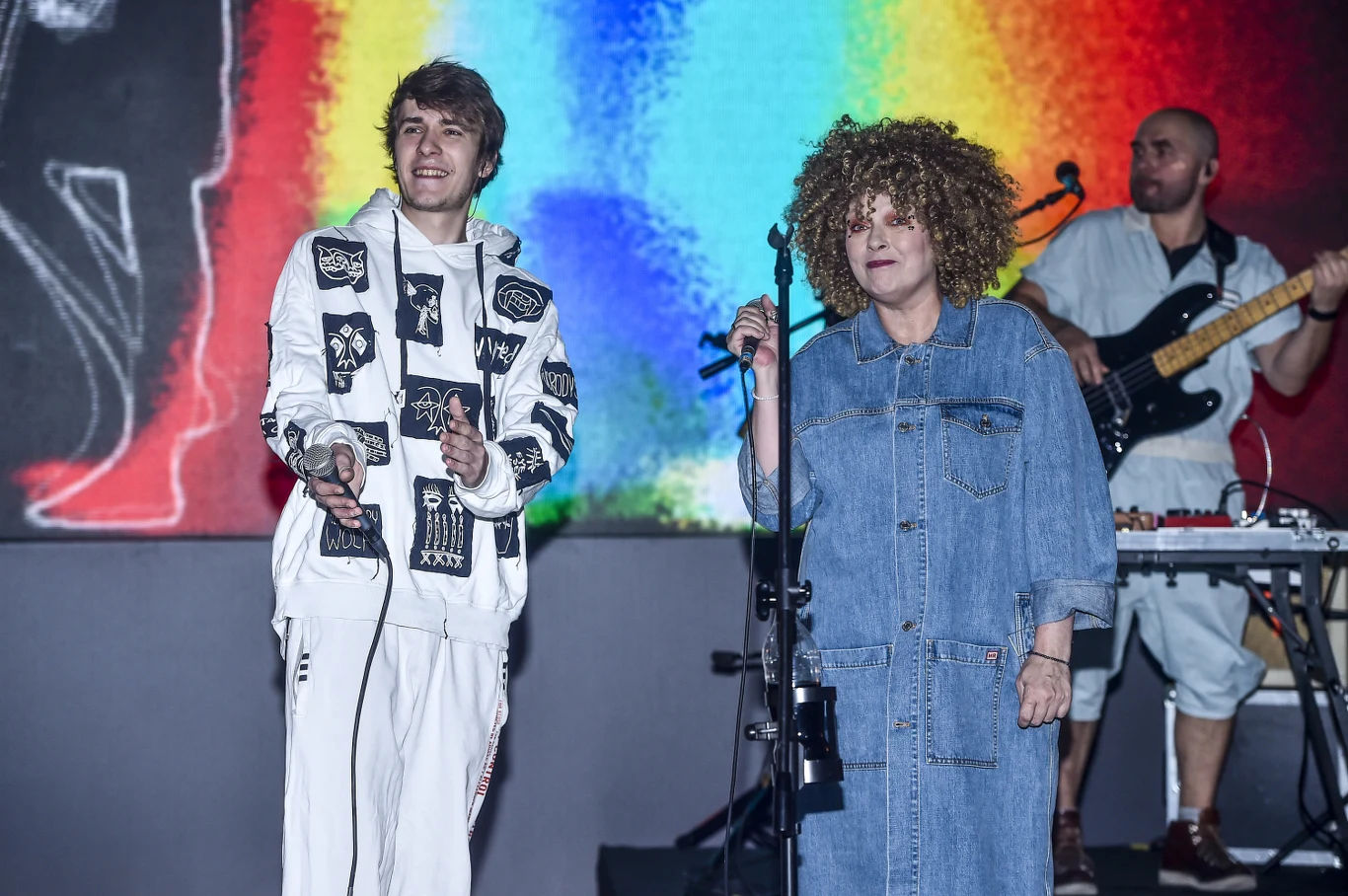 Katarzyna Nosowska z synem Mikołajem Krajewskim na jednej scenie Katarzyna Nosowska z synem Mikołajem Krajewskim na jednej scenie