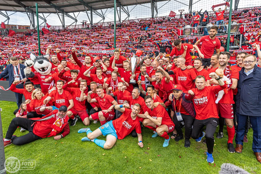 Radość Widzewa z awansu Radość Widzewa z awansu