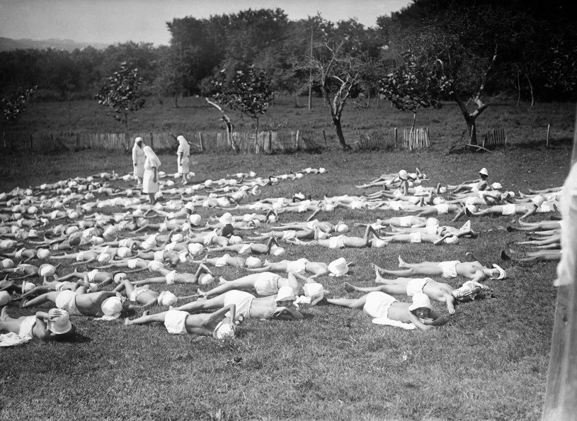 W ślad za podwałbrzyskim sanatorium, swoje uzdrowiska zaczęły tworzyć inne europejskie miejscowości. Wdrażano w nich sokołowskie metody leczenia (na zdjęciu: sanatorium w Biarritz)