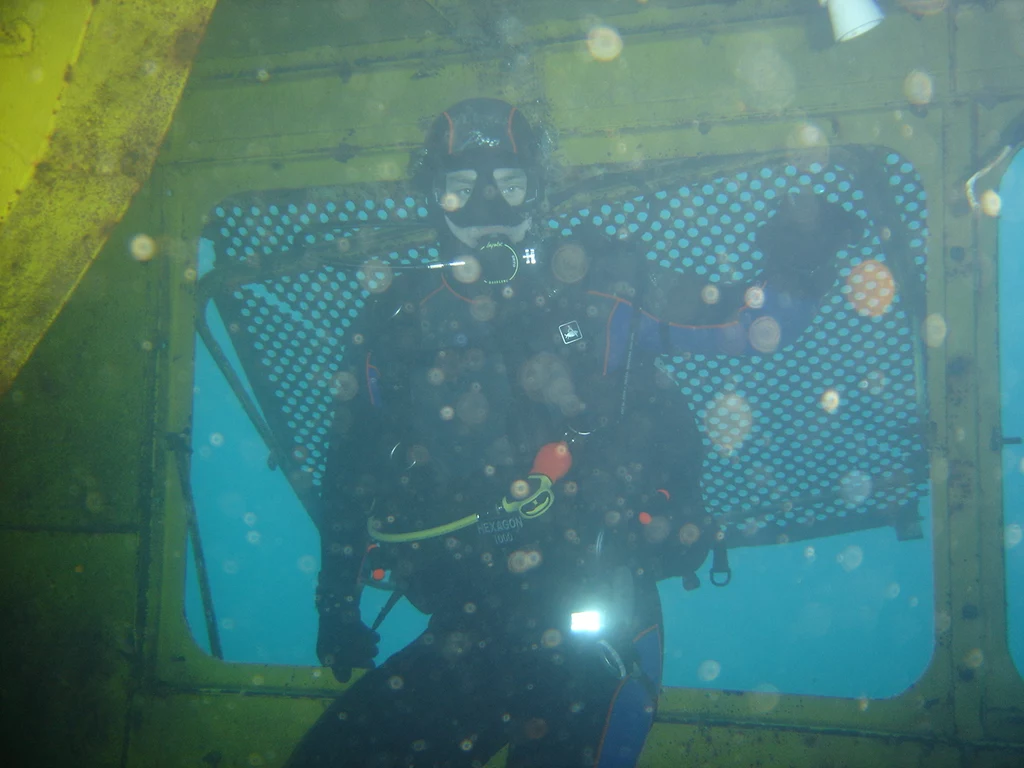 Tajemnicze kule na zdjęciach wykonanych pod wodą wyglądają jak klasyczne "orbs"