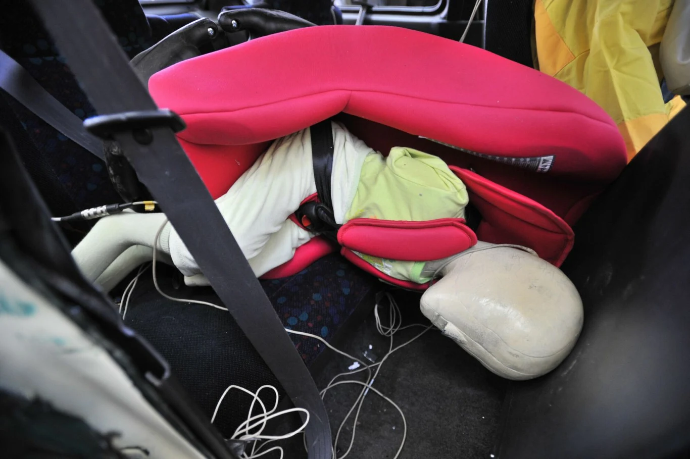 Nie wszystkie foteliki zapewniają bezpieczeństwo dzieciom Nie wszystkie foteliki zapewniają bezpieczeństwo dzieciom