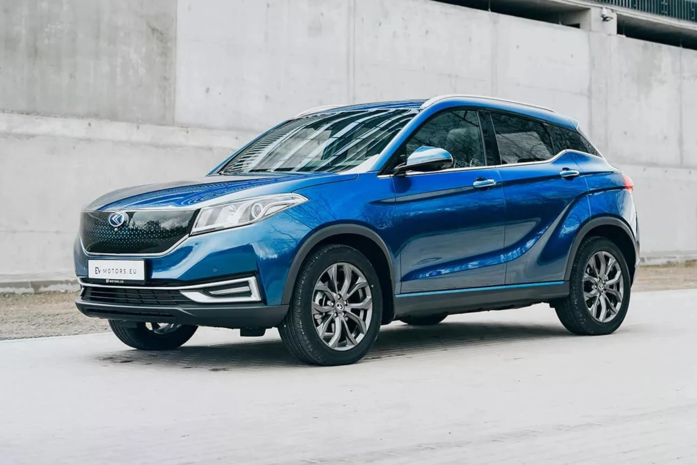 Seres powiększa sieć dealerską. W Polsce sprzedano już 66 sztuk modelu 3, który napędzany jest elektrycznym silnikiem o mocy 162 KM Seres powiększa sieć dealerską. W Polsce sprzedano już 66 sztuk modelu 3, który napędzany jest elektrycznym silnikiem o mocy 162 KM