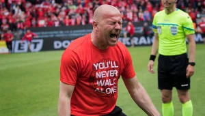 Co ma wspólnego Liverpool i Widzew? Też nie idzie sam