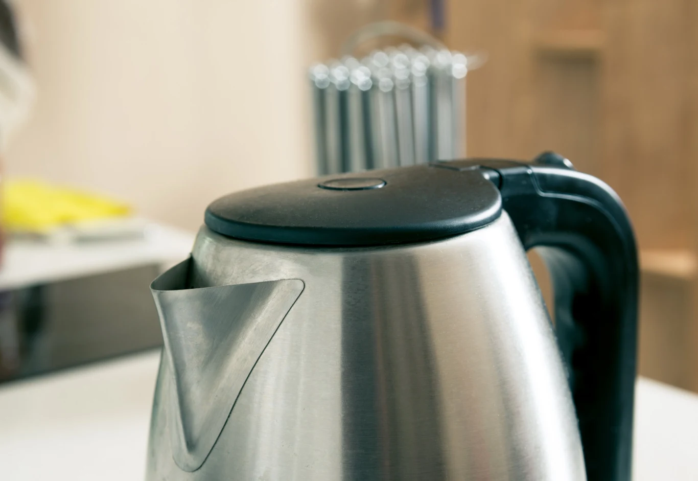 Dbanie o czajnik elektryczny jest bardzo ważną kwestią, ponieważ może wpływać na mniejsze zużycie prądu podczas gotowania wody. Dbanie o czajnik elektryczny jest bardzo ważną kwestią, ponieważ może wpływać na mniejsze zużycie prądu podczas gotowania wody.