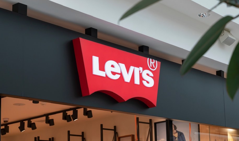 Marka Levi's całkowicie zamyka swoje sklepy w Rosji i wycofuje się z tego  rynku. Powód? Wojna w Ukrainie 