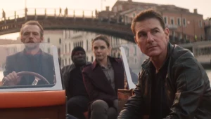 Tom Cruise (P) w filmie “Mission: Impossible - Dead Reckoning Part One"