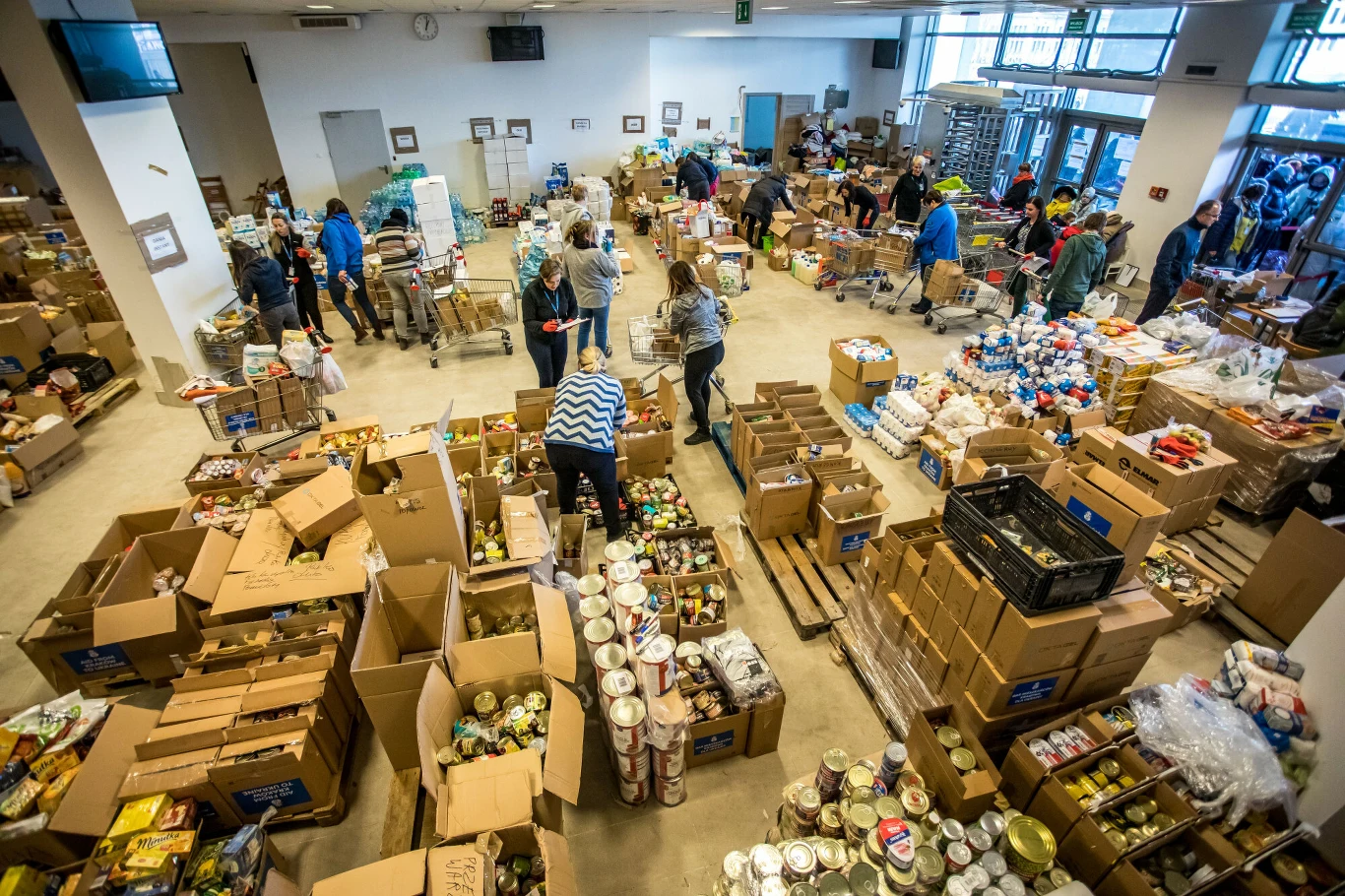 Młodzi ludzie chętnie angażują się w różne inicjatywy, w tym m.in. w pomoc uchodźcom Młodzi ludzie chętnie angażują się w różne inicjatywy, w tym m.in. w pomoc uchodźcom