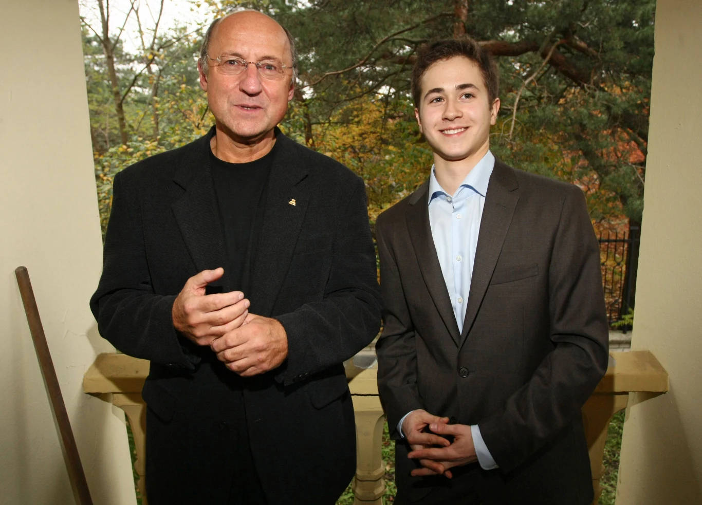 Sergiusz Żymełka i Piotr Fronczewski podczas Jubileuszowego spotkania z okazji zrealizowania 300. odcinków serialu "Rodzina zastępcza" Sergiusz Żymełka i Piotr Fronczewski podczas Jubileuszowego spotkania z okazji zrealizowania 300. odcinków serialu "Rodzina zastępcza"