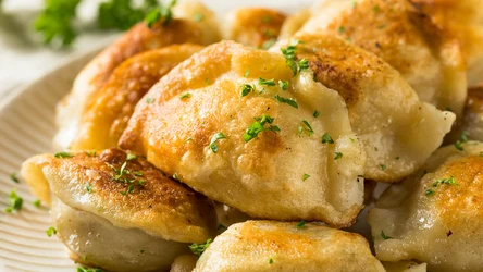 ​To ciasto na pierogi zrobisz bez grama mąki. Smakuje obłędnie