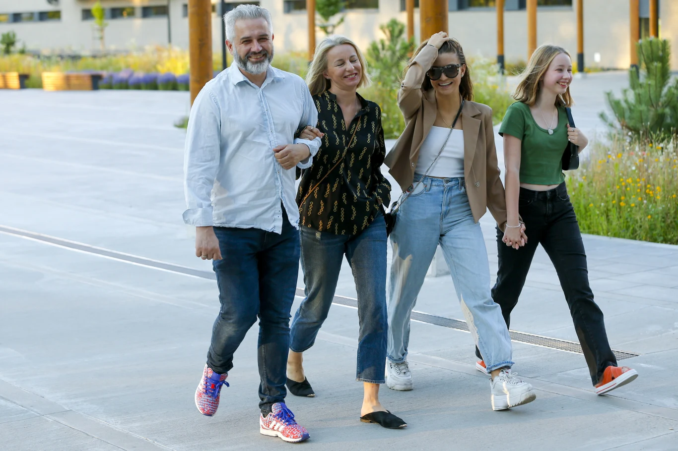 Julia Wieniawa z mamą, ojczymem i siostrą Julia Wieniawa z mamą, ojczymem i siostrą