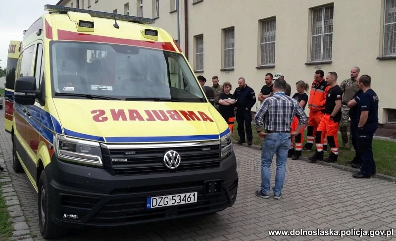 Nowa karetka dolnośląskiej policji