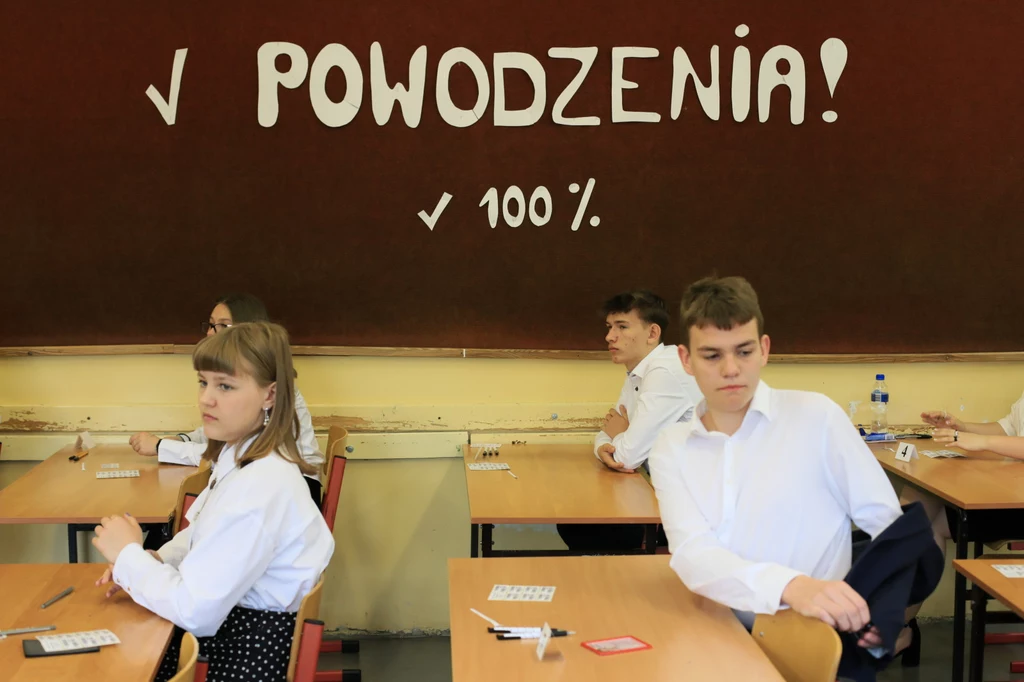 W Interii opublikujemy arkusz CKE i nieoficjalne odpowiedzi z egzaminu ósmklasisty 2022 z matematyki W Interii opublikujemy arkusz CKE i nieoficjalne odpowiedzi z egzaminu ósmklasisty 2022 z matematyki