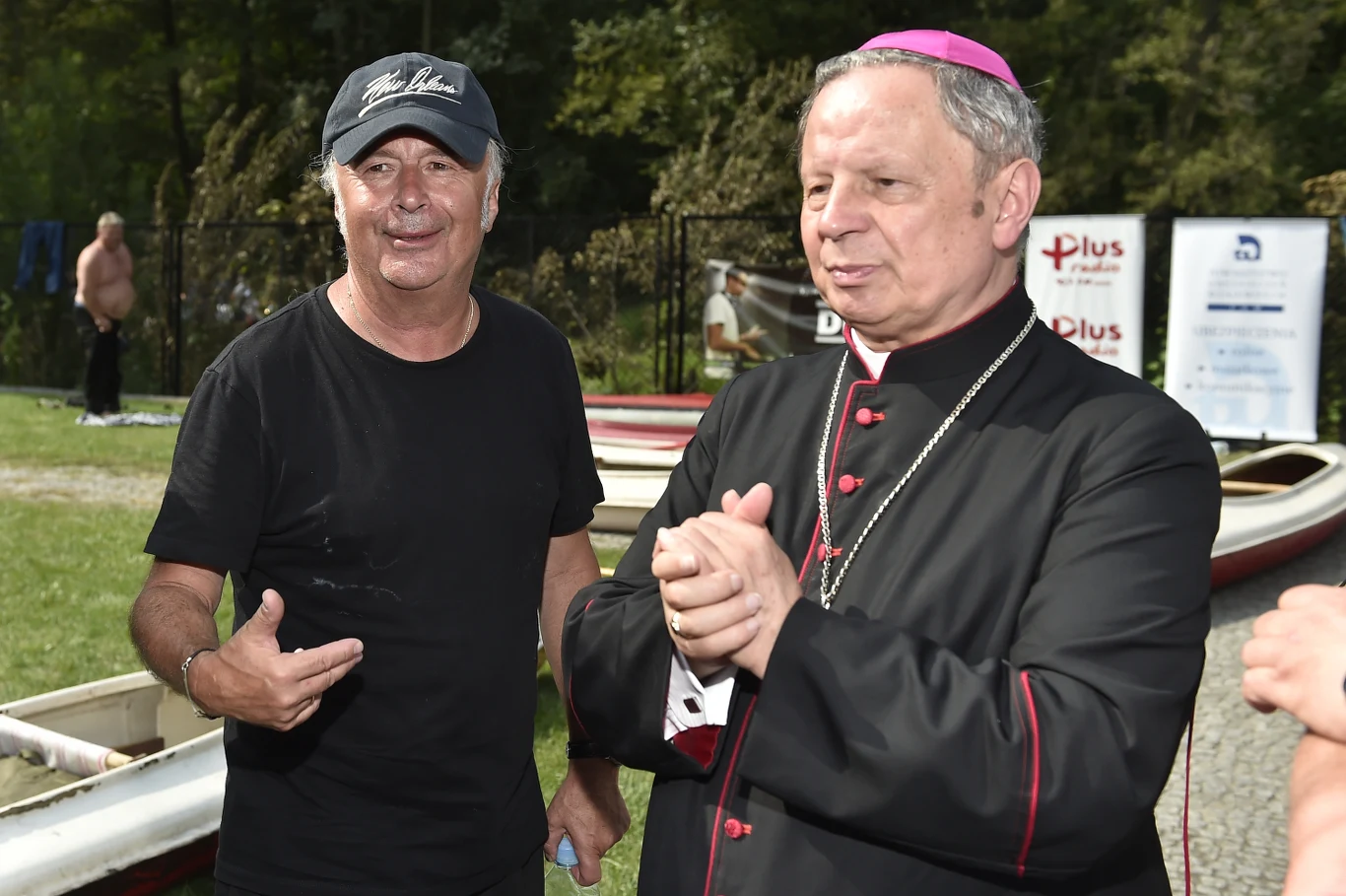 Reżyser Jacek Gwizdała (L) na planie filmu "Klecha"