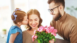 Dzień Matki w Polsce obchodzony jest co roku 26 maja. Warto wcześniej się do niego przygotować i wybrać nie tylko prezent, ale również najlepsze życzenia dla mamy