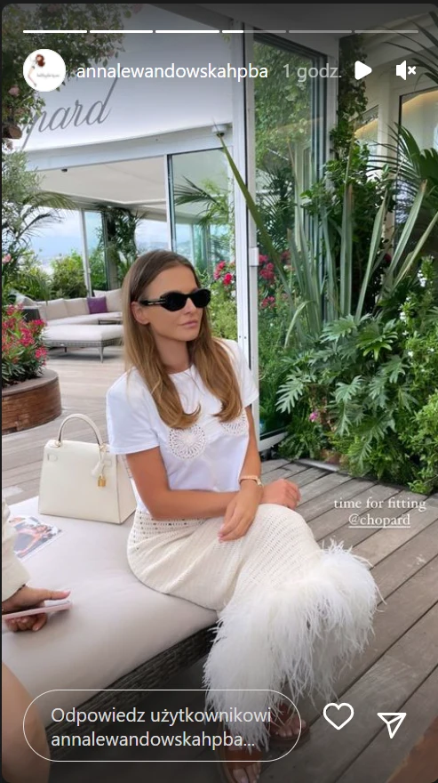 Anna Lewandowska: www.instagram.com/annalewandowskahpba/