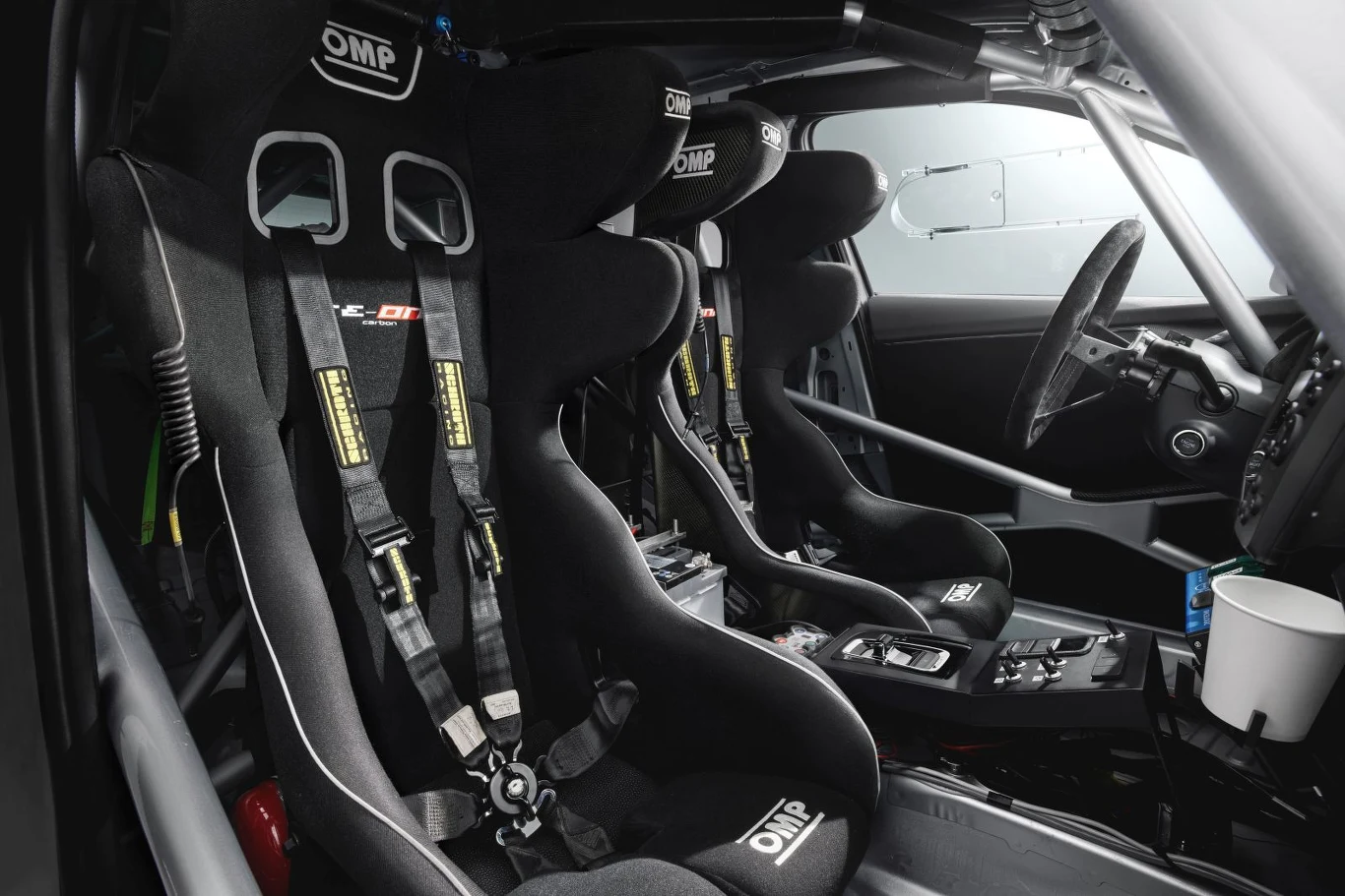 Wnętrze Skody Afriq - brakuje tylko hydraulicznego ręcznego i łopatek do zmiany biegów