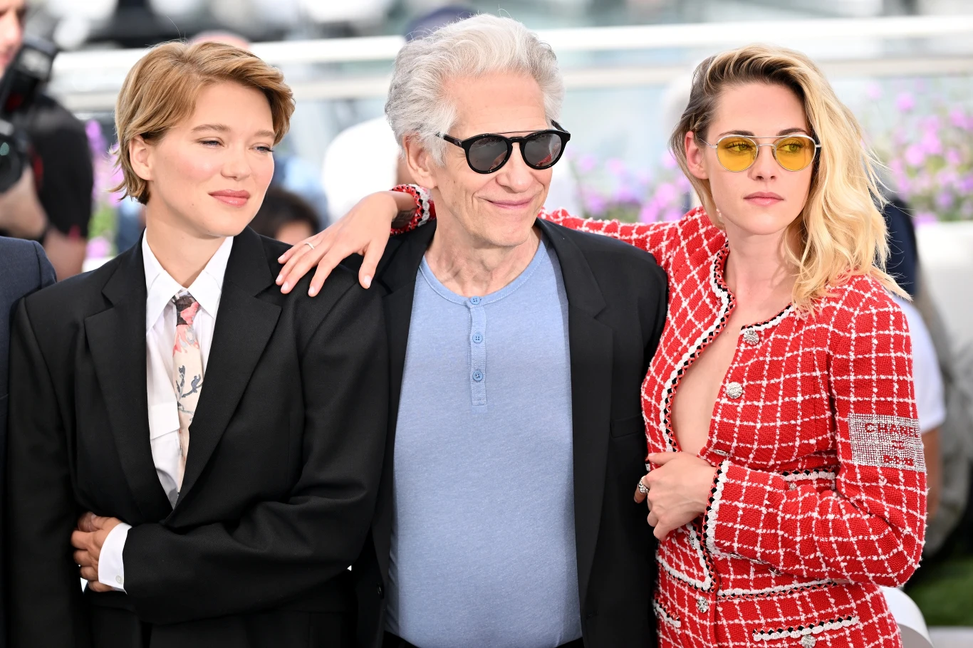 David Cronenberg (C) z gwiazdami filmu "Zbrodnie przyszłości": Leą Seydoux (L) i Kristen Stewart (P) David Cronenberg (C) z gwiazdami filmu "Zbrodnie przyszłości": Leą Seydoux (L) i Kristen Stewart (P)