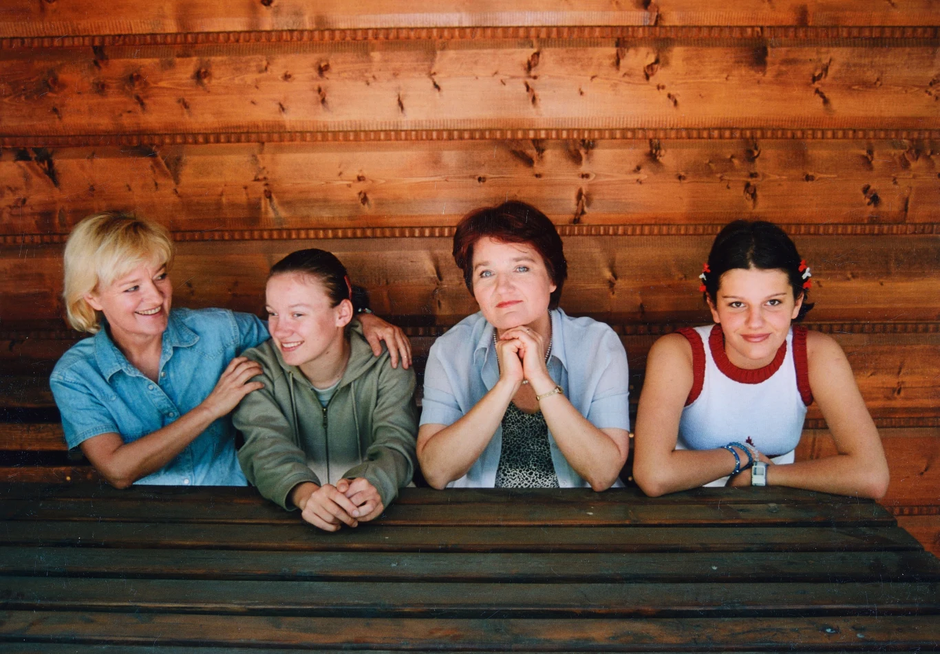 Barbara Winiarska z córką Anią i Maria Winiarska z córką Zosią (2001 rok)