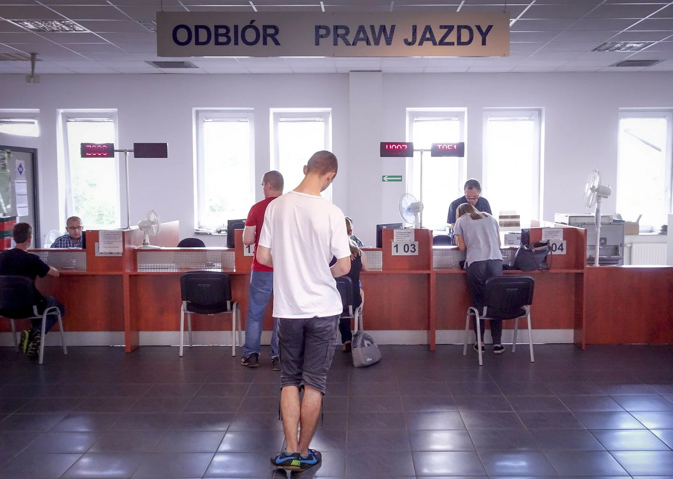 Po zatrzymaniu za ponad 50 km/h w obszarze zabudowanym prawo jazdy nie "wznawia się" automatycznie Po zatrzymaniu za ponad 50 km/h w obszarze zabudowanym prawo jazdy nie "wznawia się" automatycznie