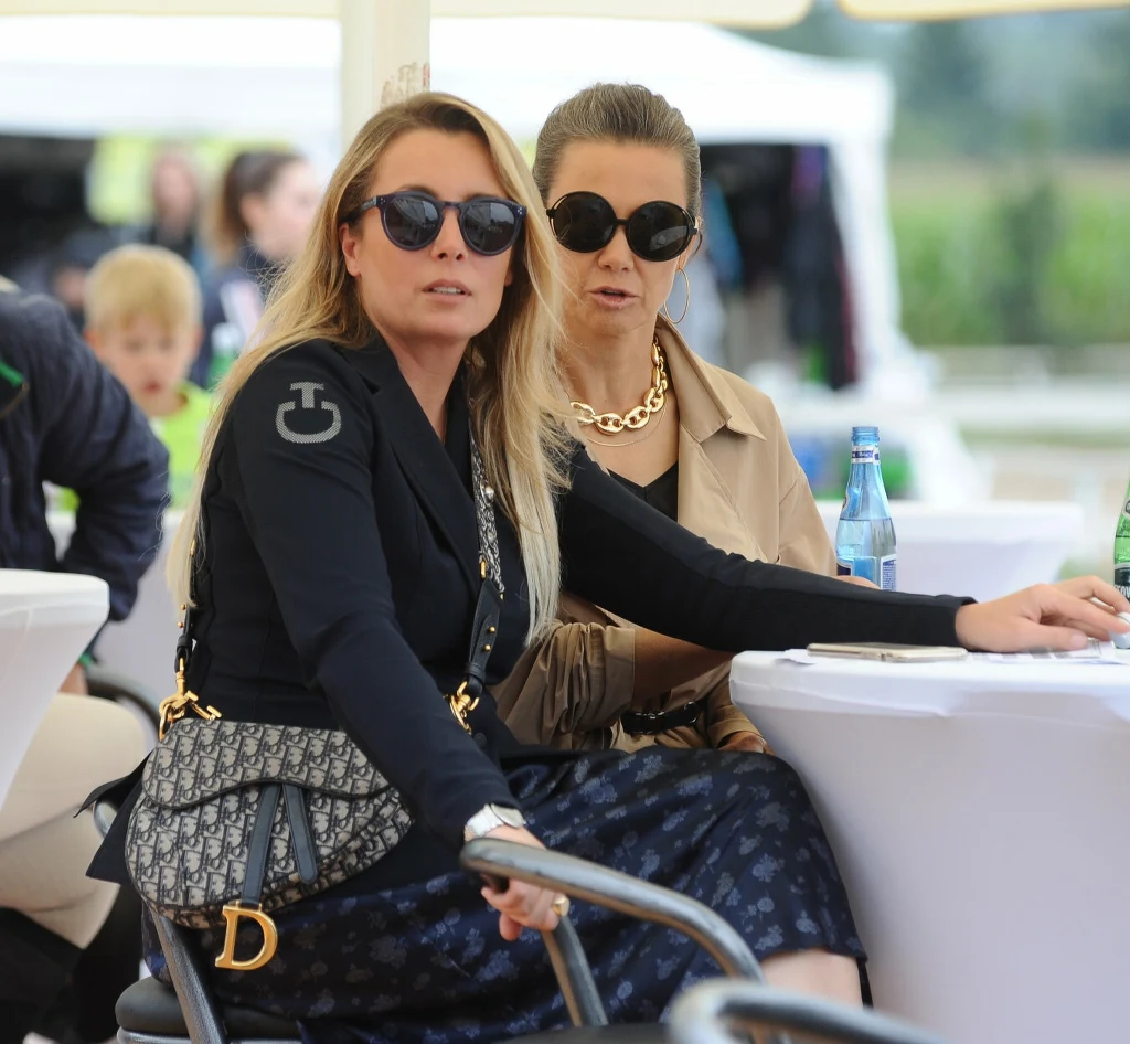 Karolina Ferenstein z przyjaciółką Kingą Rusin Karolina Ferenstein z przyjaciółką Kingą Rusin