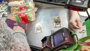 Polacy żyją w coraz większym stresie finansowym 