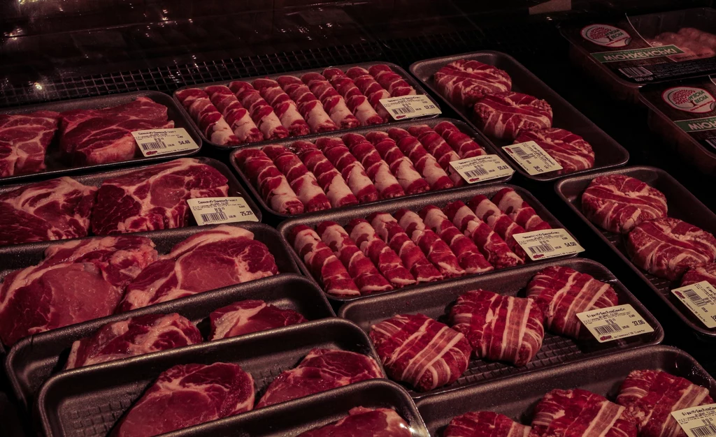 Mięso jest niezwykle tanie dzięki rządowym subsydiom i nie ponoszeniu kosztu za destrukcje środowiska.