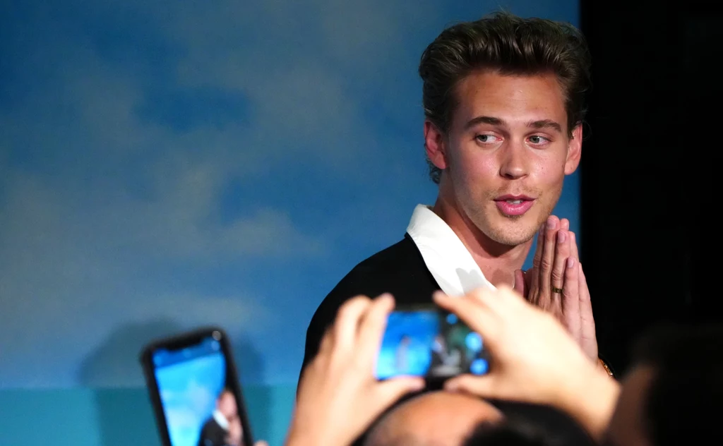 Austin Butler według pierwszych recenzji brawurowo wcielił się w Elvisa Presleya