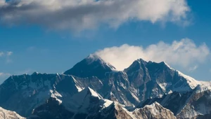 Zmiany klimatu topią śnieg na Mount Everest. Makabryczny widok na szczycie