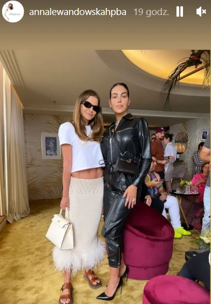 Anna Lewandowska w "koszulce Chodakowskiej" pozuje z ukochaną Ronaldo Anna Lewandowska w "koszulce Chodakowskiej" pozuje z ukochaną Ronaldo