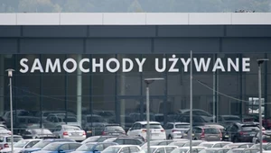 W Polce zaczyna brakować młodszych samochodów. Ceny zwalają z nóg