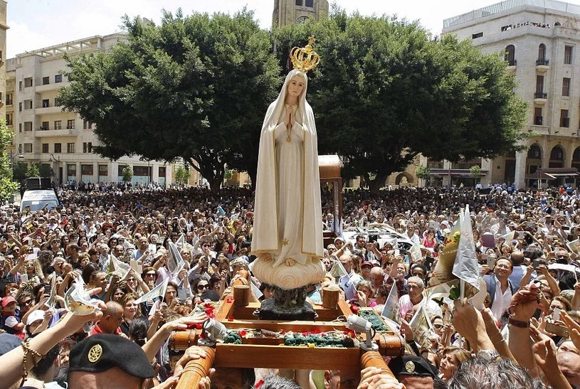 Kult Matki Bożej Fatimskiej żywy jest na całym świecie - na zdjęciu procesja w Libanie