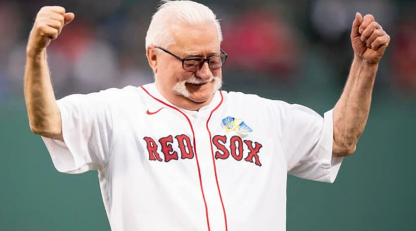 Lech Wałęsa znów ma możliwość podróżowania po świecie i zarabiania pieniędzy Lech Wałęsa znów ma możliwość podróżowania po świecie i zarabiania pieniędzy