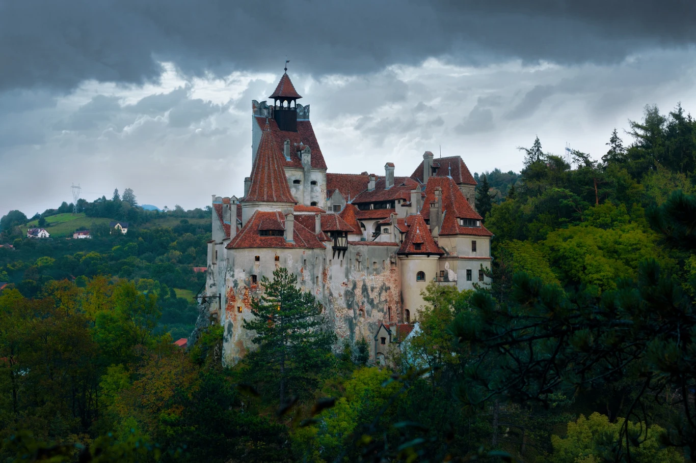 Zamek Bran uznawany jest za siedzibę literackiego Draculi. Powieść Brama Stokera rozsławiła ro miejsce 