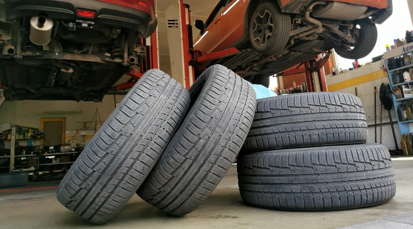 Wraz z cieplejszą aurą coraz więcej kierowców będzie decydować się na wymianę zimowych opon na letnie. Wraz z cieplejszą aurą coraz więcej kierowców będzie decydować się na wymianę zimowych opon na letnie.