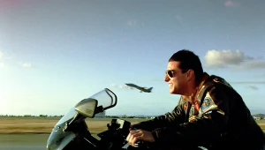 Tom Cruise w scenie z "Top Gun"