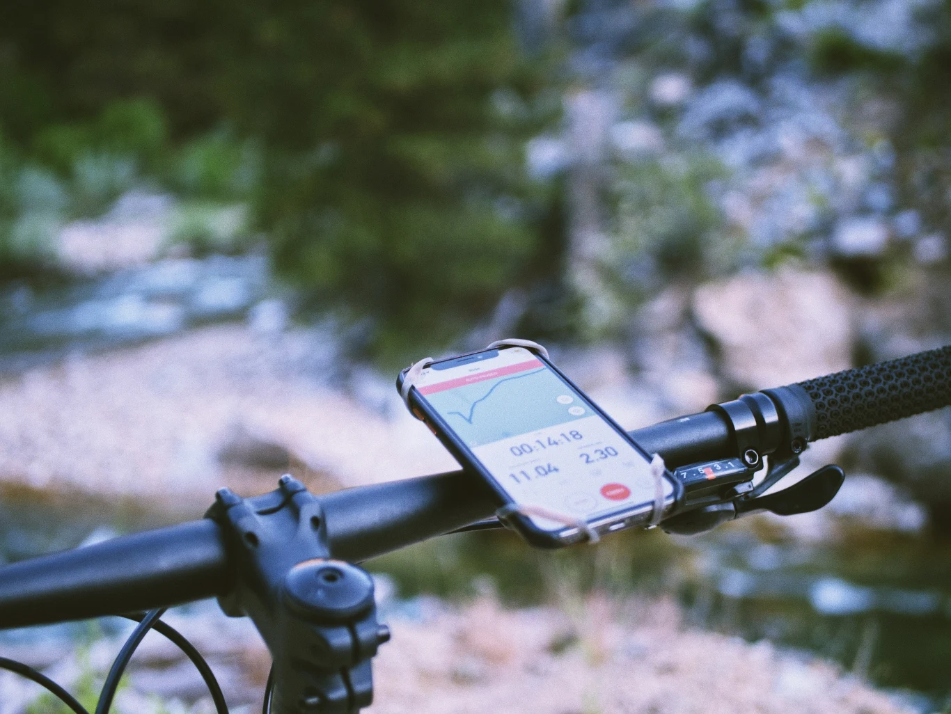 Strava, to obecnie chyba najpopularniejsza apka sportowa dla rowerzystów