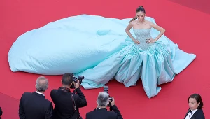 Cannes 2022: Gwiazdy robią co mogą, by zwrócić uwagę fotoreporterów na czerwonym dywanie