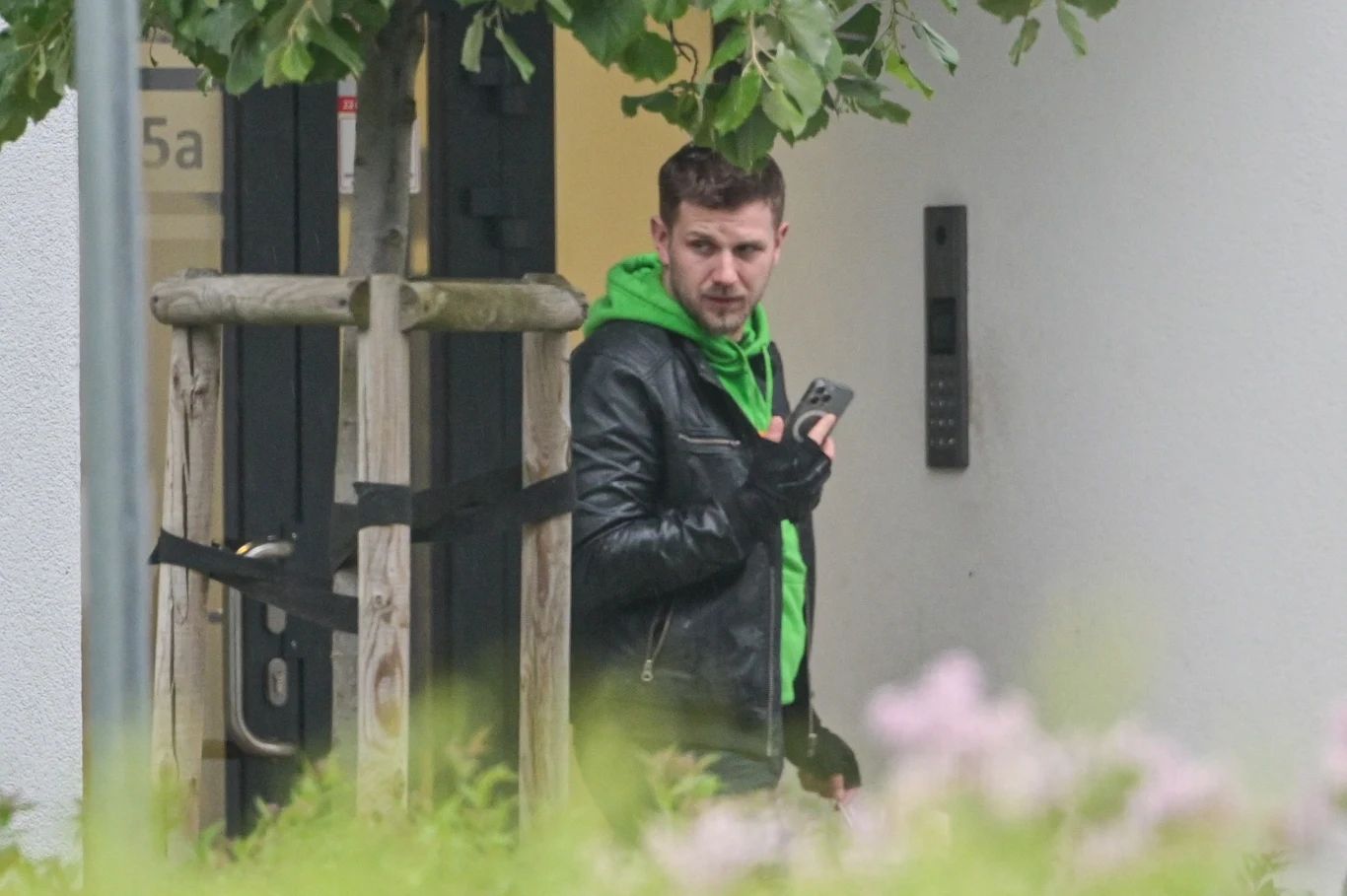 Aktor rozglądał się dokoła, ale było jasne, że Joanny Opozdy nie ma w pobliżu Aktor rozglądał się dokoła, ale było jasne, że Joanny Opozdy nie ma w pobliżu