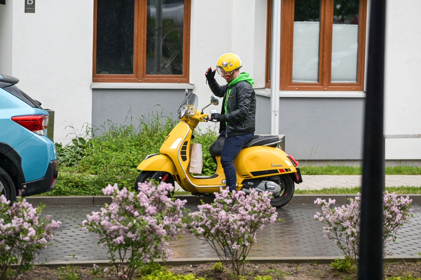 Antoni Królikowski wsiadł na skuter i odjechał Antoni Królikowski wsiadł na skuter i odjechał