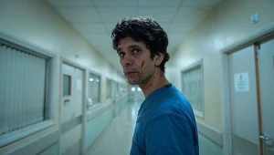 Ben Whishaw w serialu "Będzie bolało"