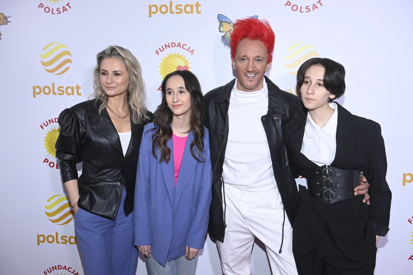 Michał Wiśniewski z córkami Etiennette i Vivienne oraz Anią Świątczak